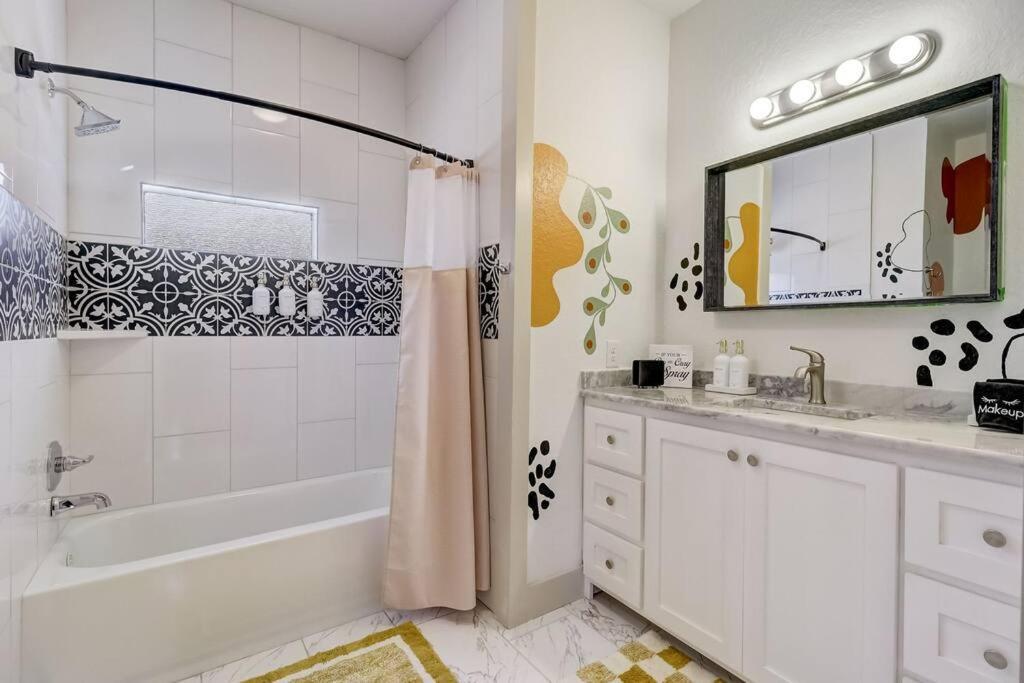 Casa vacanze The Retro Retreat - Close To Downtown, Sam San Antonio